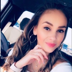 Meet your Posher, Daniela